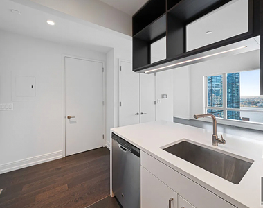 10th Avenue - Photo Thumbnail 2