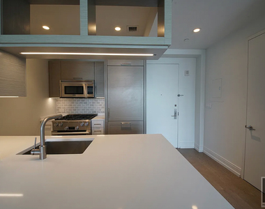 10th Avenue - Photo Thumbnail 4