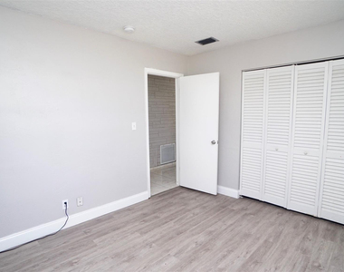 5908 Nw 81st Avenue - Photo Thumbnail 23