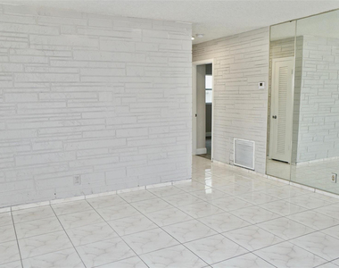 5908 Nw 81st Avenue - Photo Thumbnail 6