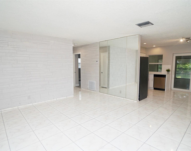 5908 Nw 81st Avenue - Photo Thumbnail 7