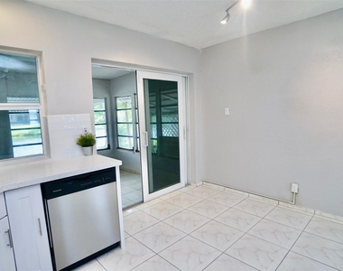 5908 Nw 81st Avenue - Photo Thumbnail 15