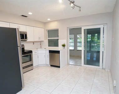 5908 Nw 81st Avenue - Photo Thumbnail 12