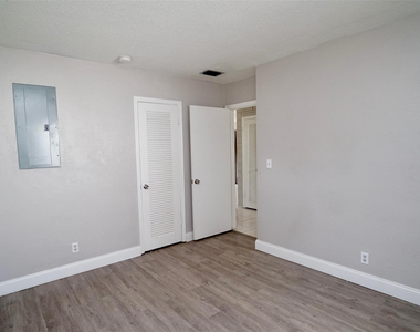 5908 Nw 81st Avenue - Photo Thumbnail 27