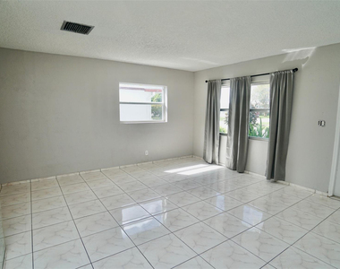 5908 Nw 81st Avenue - Photo Thumbnail 5