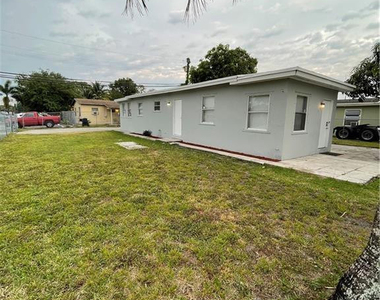 918 Nw 24th Avenue - Photo Thumbnail 4