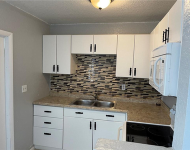 918 Nw 24th Avenue - Photo Thumbnail 3