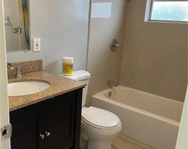 918 Nw 24th Avenue - Photo Thumbnail 6