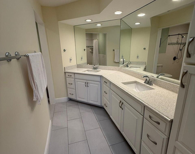 6102 Se Landing Way - Photo Thumbnail 9