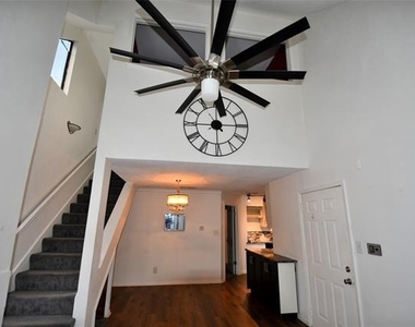 3121 Sondra Drive - Photo Thumbnail 2