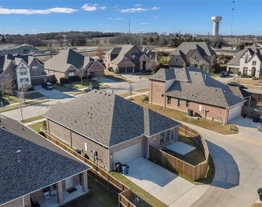 9632 Beckett Drive - Photo Thumbnail 4