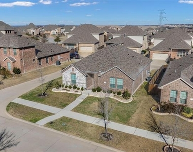 9632 Beckett Drive - Photo Thumbnail 2