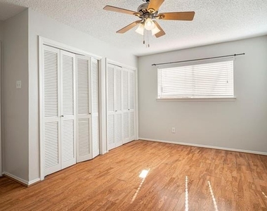 5812 Milton Street - Photo Thumbnail 7