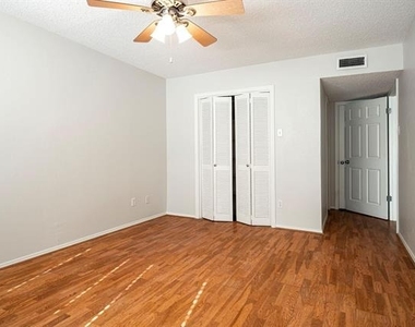 5812 Milton Street - Photo Thumbnail 10