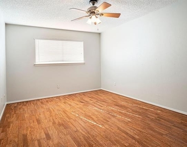 5812 Milton Street - Photo Thumbnail 9