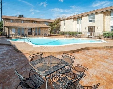 5812 Milton Street - Photo Thumbnail 11