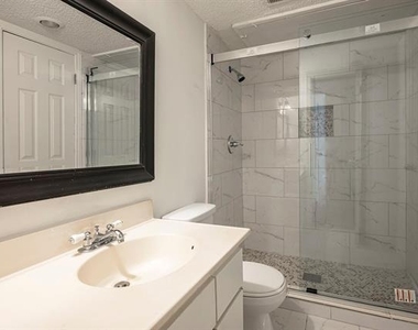 5812 Milton Street - Photo Thumbnail 6