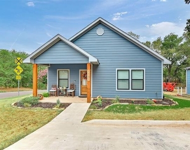 1131 W Owing Street - Photo Thumbnail 1