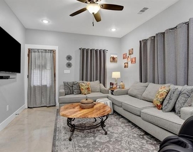 1131 W Owing Street - Photo Thumbnail 3