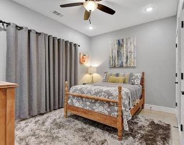 1131 W Owing Street - Photo Thumbnail 6