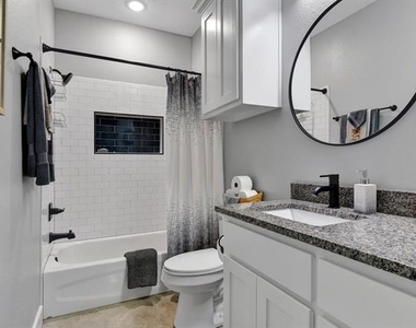 1131 W Owing Street - Photo Thumbnail 8