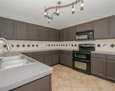 2152 Royal Acres Trail - Photo Thumbnail 4