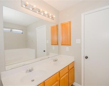 2152 Royal Acres Trail - Photo Thumbnail 15