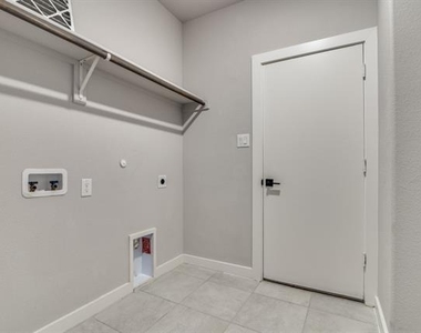 7015 Hopper Court - Photo Thumbnail 16