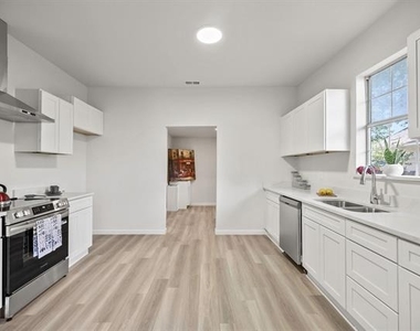 311 S Waverly Drive - Photo Thumbnail 11