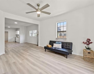 311 S Waverly Drive - Photo Thumbnail 3