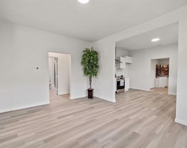 311 S Waverly Drive - Photo Thumbnail 6