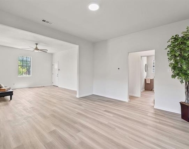 311 S Waverly Drive - Photo Thumbnail 7