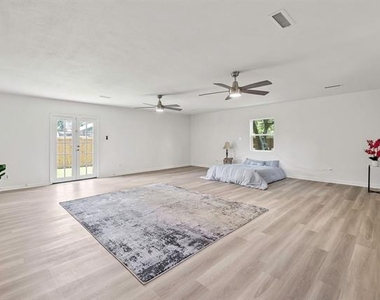 311 S Waverly Drive - Photo Thumbnail 27
