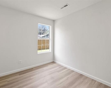 311 S Waverly Drive - Photo Thumbnail 24
