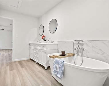311 S Waverly Drive - Photo Thumbnail 31