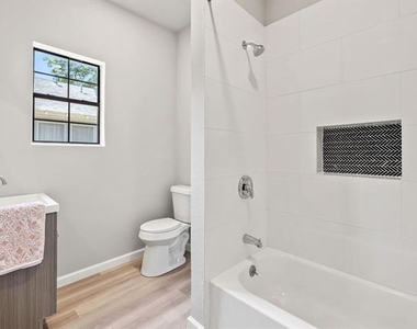 311 S Waverly Drive - Photo Thumbnail 15