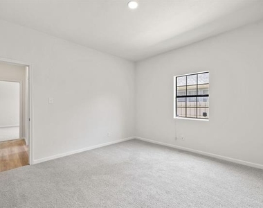 311 S Waverly Drive - Photo Thumbnail 14
