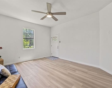 311 S Waverly Drive - Photo Thumbnail 5