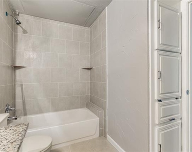 3140 Devonshire Drive - Photo Thumbnail 10