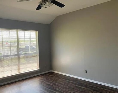 3117 Inglewood Street - Photo Thumbnail 11