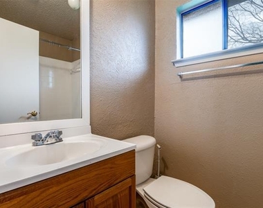 2922 E Pepperidge Drive - Photo Thumbnail 8