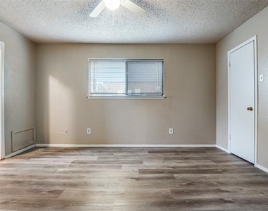 2922 E Pepperidge Drive - Photo Thumbnail 7