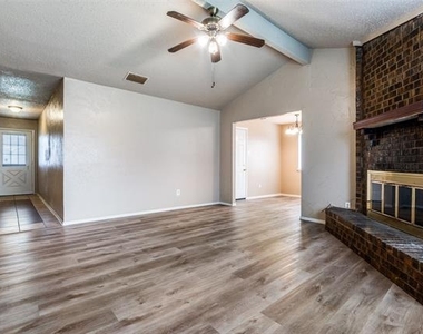 2922 E Pepperidge Drive - Photo Thumbnail 1