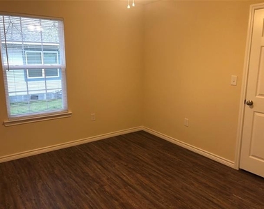 315 Water Street - Photo Thumbnail 6