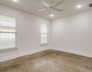 106 Cardinal Woods Court - Photo Thumbnail 13
