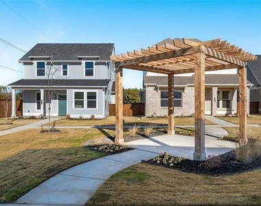 104 Cardinal Woods Court - Photo Thumbnail 4