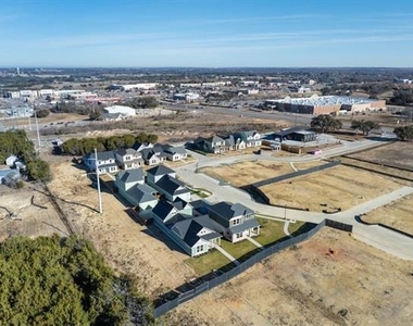 104 Cardinal Woods Court - Photo Thumbnail 14