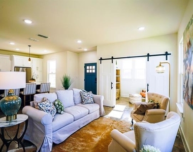 104 Cardinal Woods Court - Photo Thumbnail 6