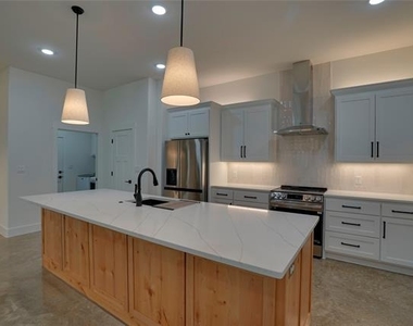 102 Cardinal Woods Court - Photo Thumbnail 3