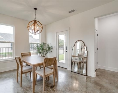 102 Cardinal Woods Court - Photo Thumbnail 11